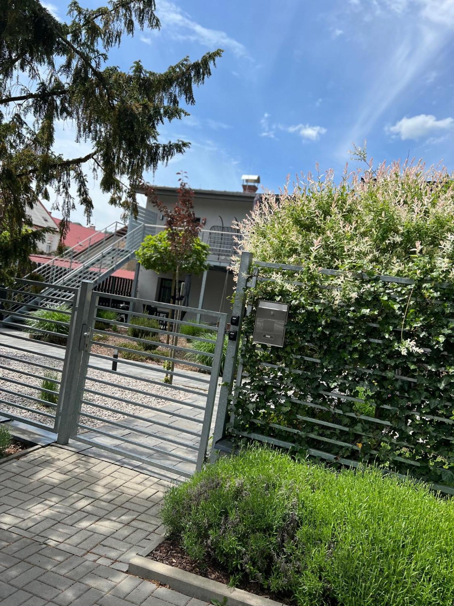 Apartmany Benesov Benesov nad Ploucnici المظهر الخارجي الصورة